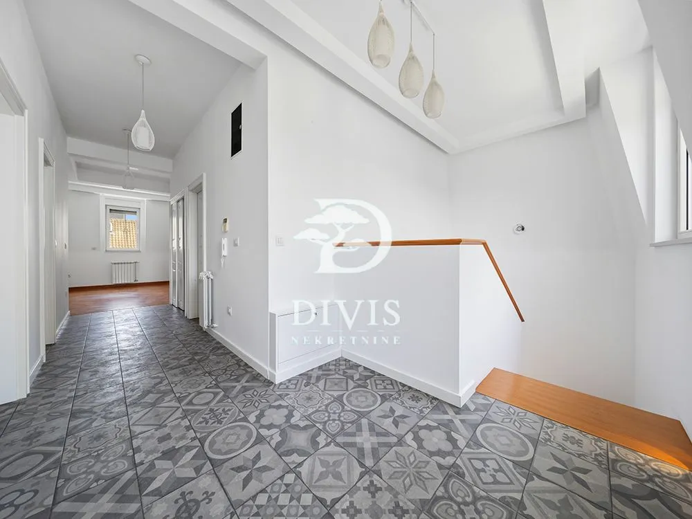 Sale, house, 500m², Zvezdin Stadion, Beograd