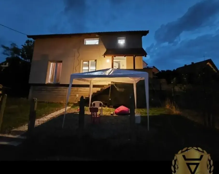 Izdavanje, kuća, 160m², Surčin, Beograd