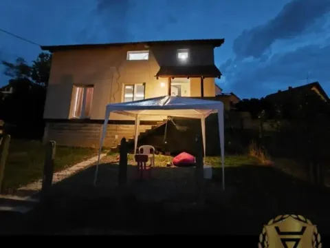 Rent, house, 160m², Surčin, Beograd