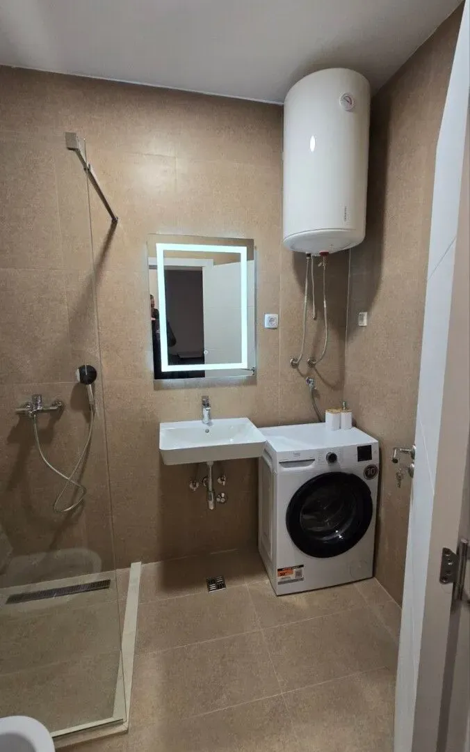 Izdavanje, jednosoban stan, 37m², Tološi, Podgorica