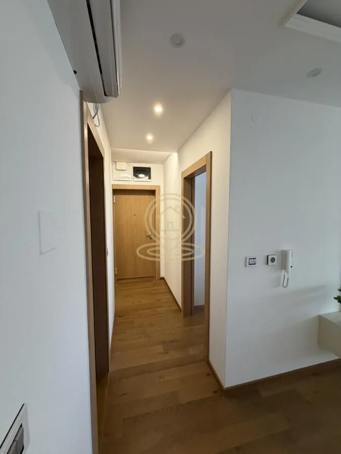 Izdavanje, dvosoban stan, 45m², Bulevar Evrope, Novi Sad Sve Podlokacije