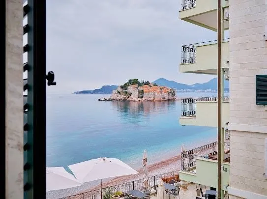 Sale, four bedroom apartment, 95m², Sveti Stefan, Budva
