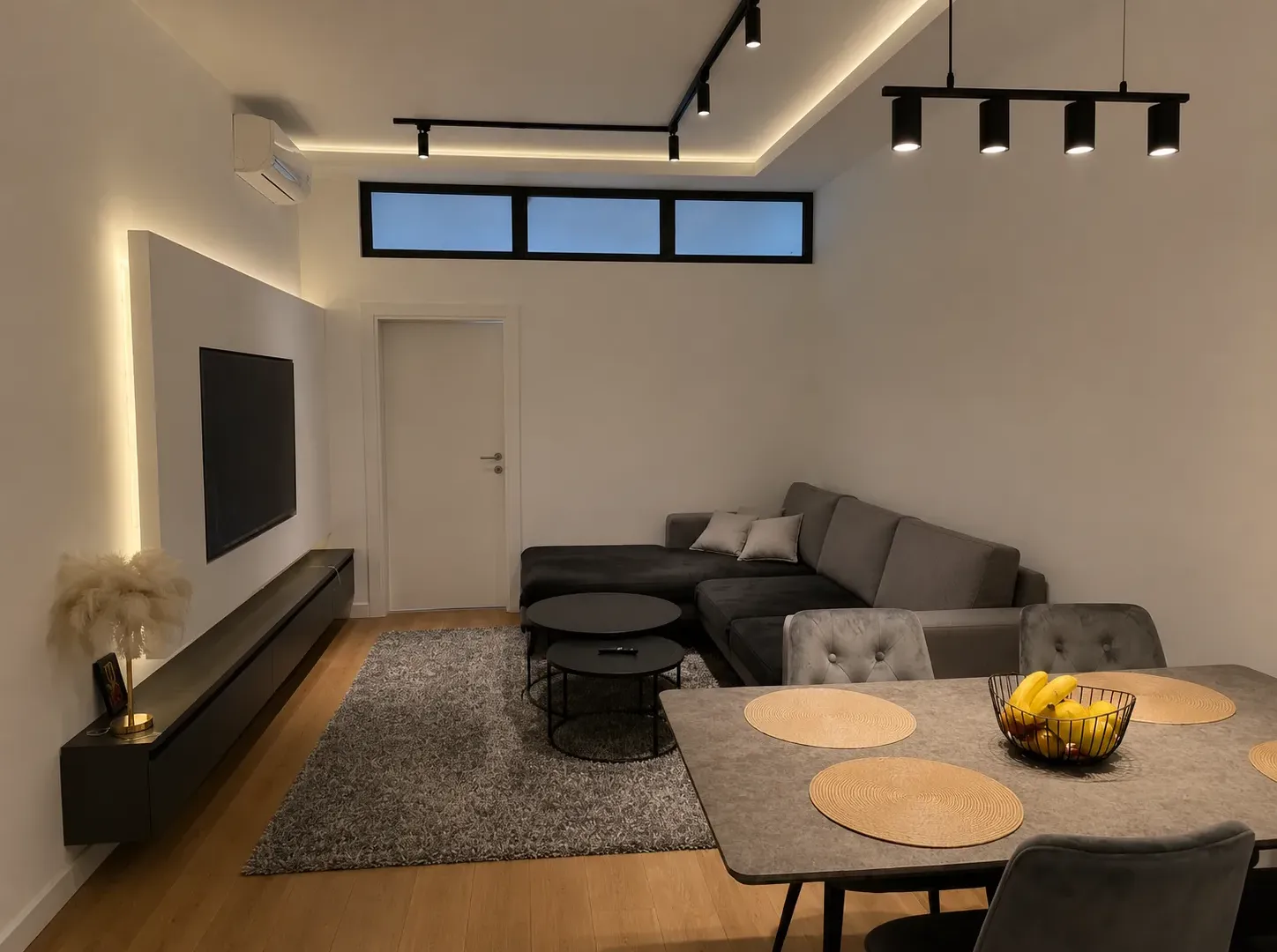 Prodaja, dvosoban stan, 78m², Soho City, Bar