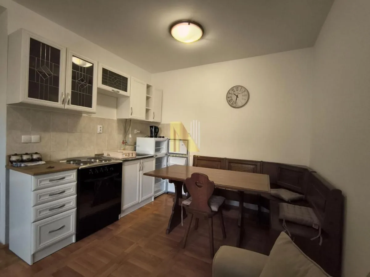 Izdavanje, dvosoban stan, 35m², Socijalno, Novi Sad Sve Podlokacije