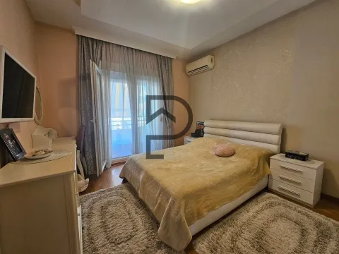 Rent, three bedroom apartment, 119m², City Kvart, Podgorica - image 9