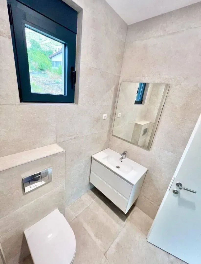 Prodaja, dvosoban stan, 72m², Dobrota, Kotor