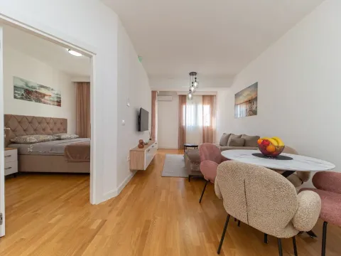 Izdavanje, jednosoban stan, 48m², Centar, Bar - image 9