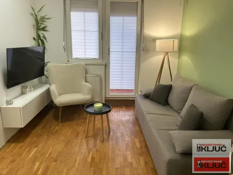 Prodaja, jednosoban stan, 28m², Centar, Novi Sad - image 1