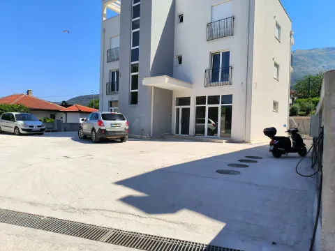 Rent, office space, 115m², Radanovići, Kotor - image 3