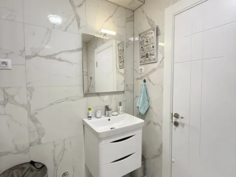 Izdavanje, dvosoban stan, 70m², City Kej, Podgorica - image 11