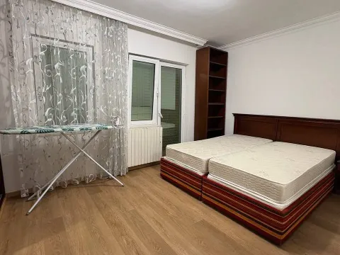 Rent, four bedroom apartment, 160m², Tivat, Crna Gora - image 4