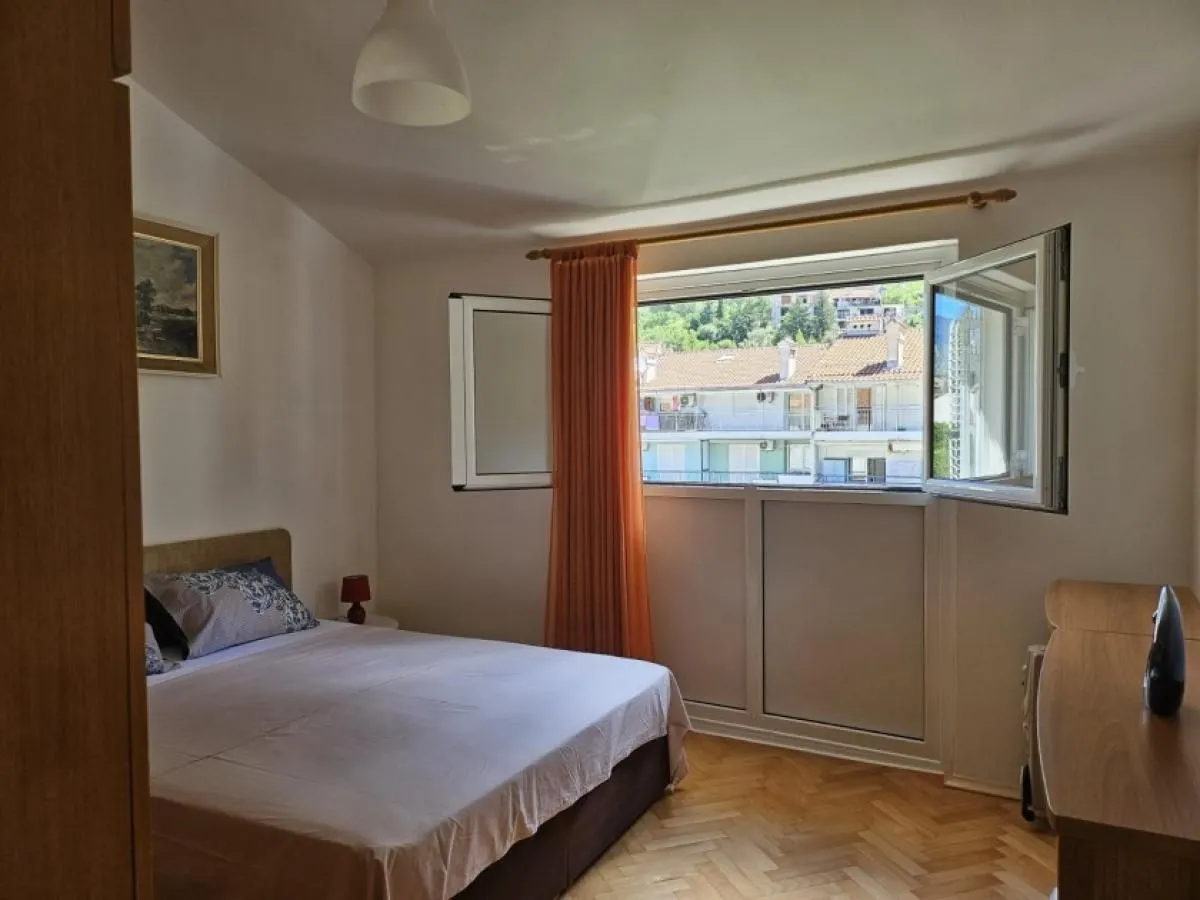Rent, two bedroom apartment, 72m², Dobrota, Kotor