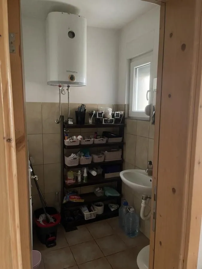 Izdavanje, kuća, 110m², Zemun Ugrinovci, Zemun Sve Podlokacije
