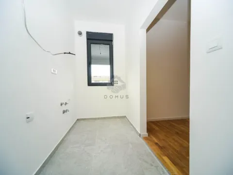 Izdavanje, dvosoban stan, 64m², Tološi, Podgorica - image 3