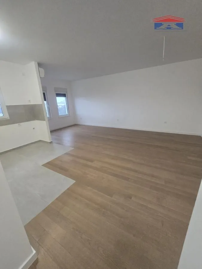 Prodaja, stan, 129m², Salajka, Novi Sad Sve Podlokacije
