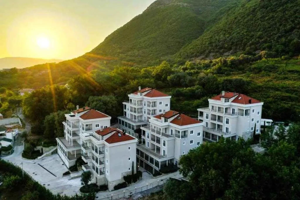 Prodaja, dvosoban stan, 71m², Đenovići, Herceg Novi