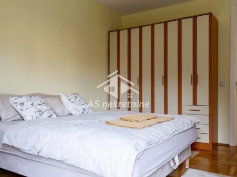 Rent, two bedroom apartment, 52m², Savski Venac, Beograd - image 11