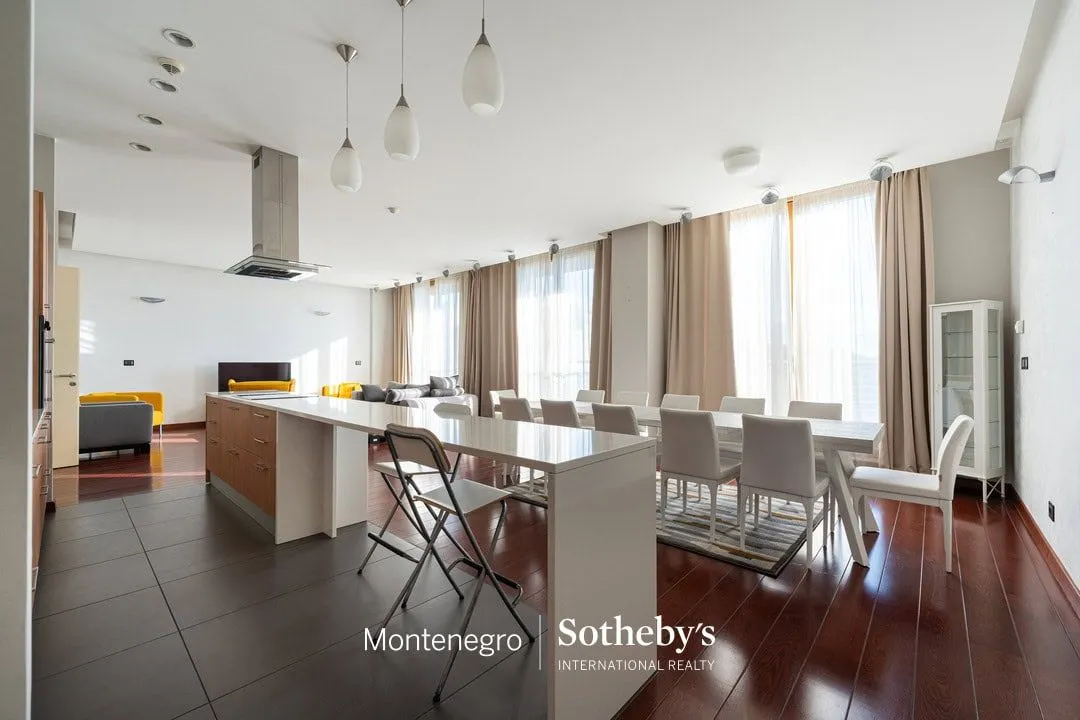 Rent, three bedroom apartment, 204m², Kod Capital Plaze, Podgorica