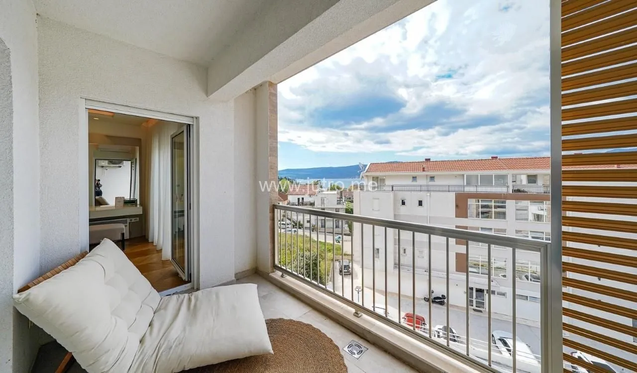 Prodaja, dvosoban stan, 122m², Centar, Tivat