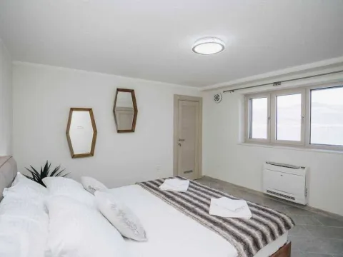 Sale, house, 300m², Krašići, Tivat - image 13