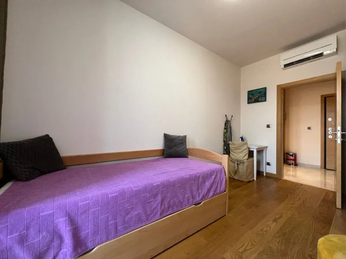 Izdavanje, dvosoban stan, 75m², Kod Capital Plaze, Podgorica