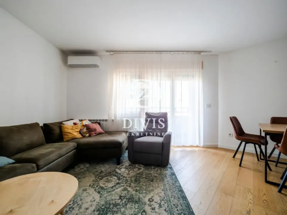 Izdavanje, dvosoban stan, 49m², Vračar Hram, Vračar Sve Podlokacije