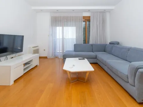 Izdavanje, trosoban stan, 101m², Preko Morače, Podgorica - image 13