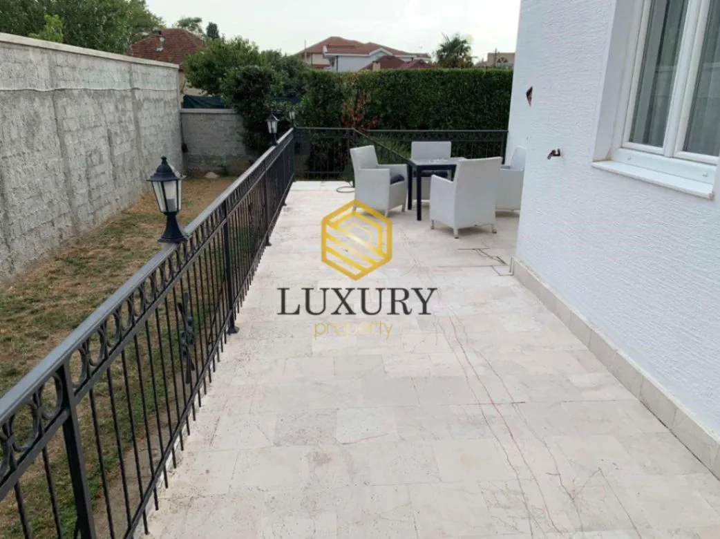 Rent, house, 250m², Zagorič, Podgorica