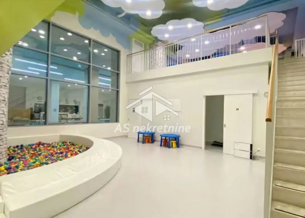 Izdavanje, dvosoban stan, 61m², Savski Venac, Beograd