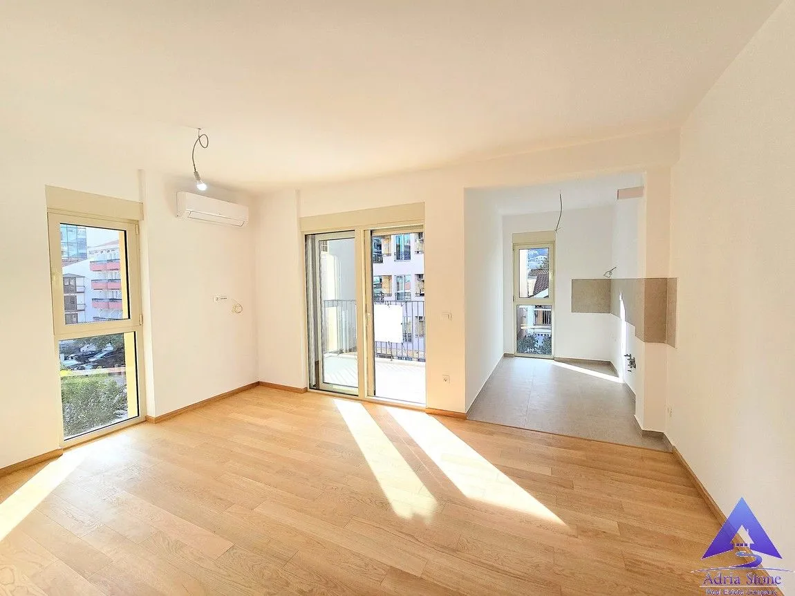 Prodaja, dvosoban stan, 65m², Centar, Budva