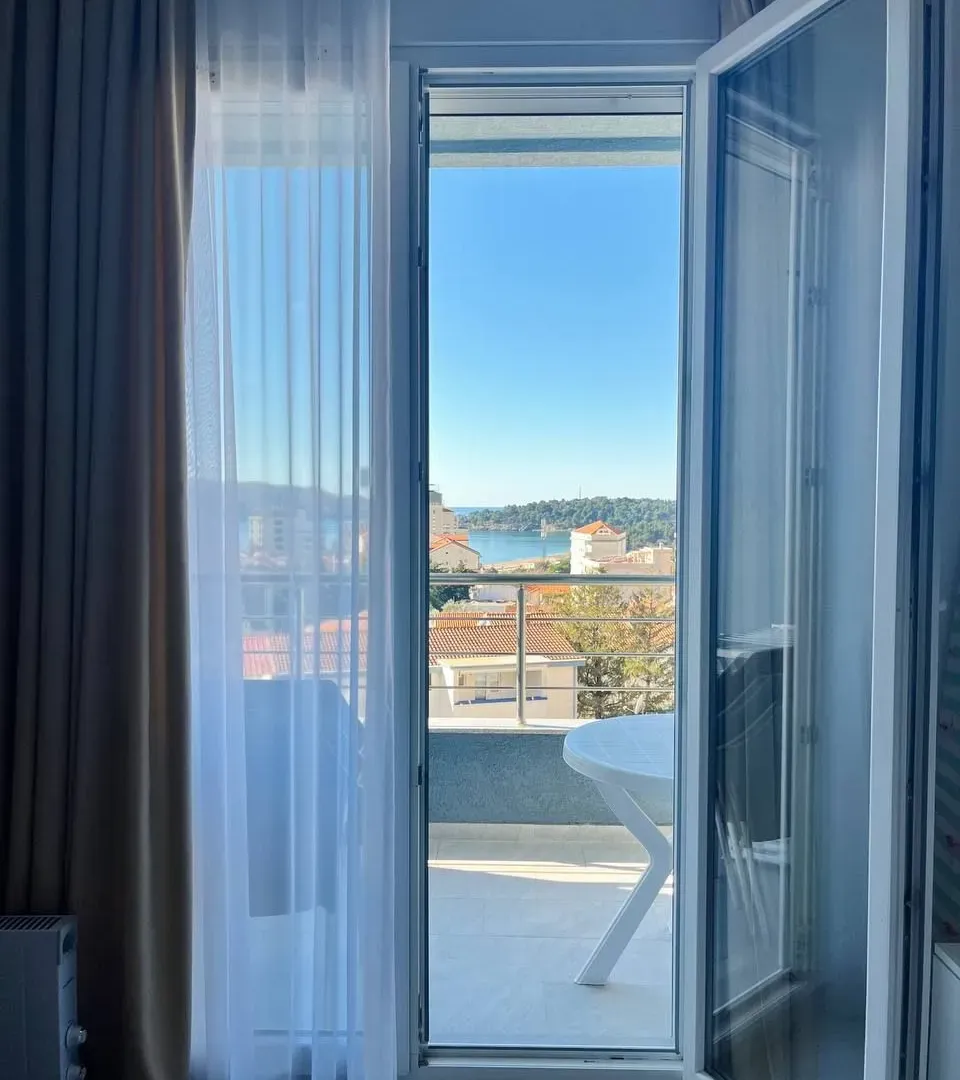 Rent, one bedroom apartment, 42m², Bečići, Budva