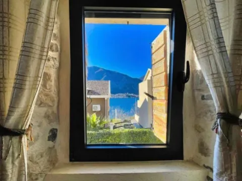 Prodaja, jednosoban stan, 38m², Dobrota, Kotor