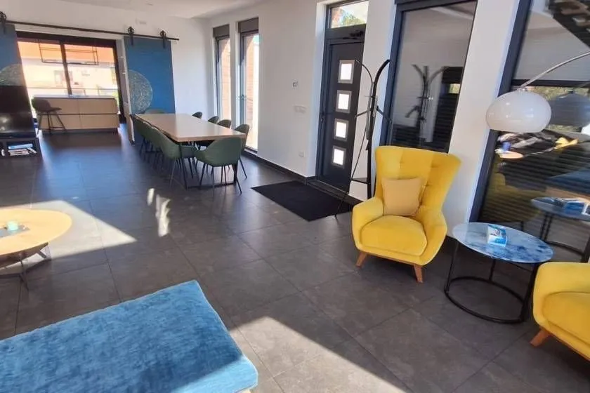 Rent, three bedroom apartment, 330m², Voždovac Sve Podlokacije, Beograd