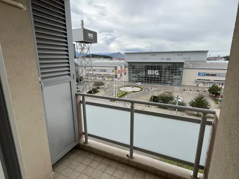 Rent, two bedroom apartment, 70m², City Kvart, Podgorica - image 14