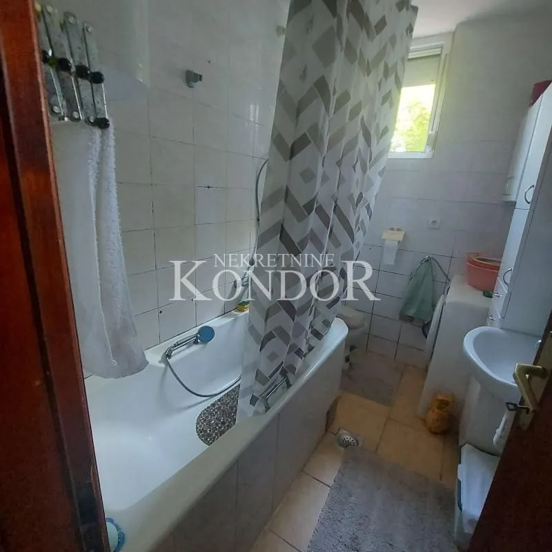 Prodaja, kuća, 250m², Stari Banovci, Stara Pazova
