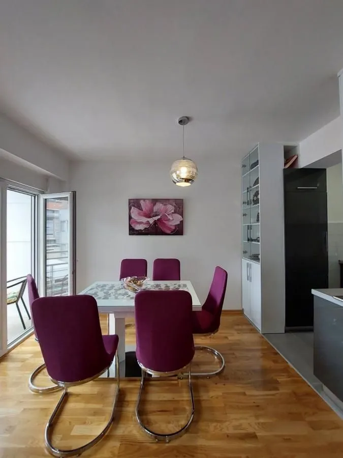 Rent, two bedroom apartment, 70m², Centar, Tivat