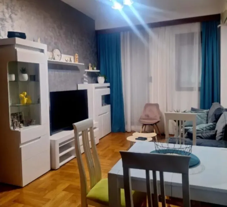 Izdavanje, dvosoban stan, 59m², Rozino, Budva