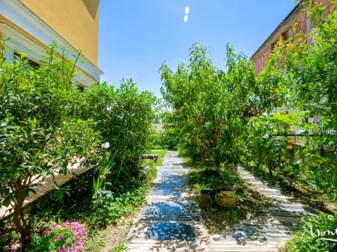 Prodaja, kuća, 316m², Tivat, Crna Gora - image 11