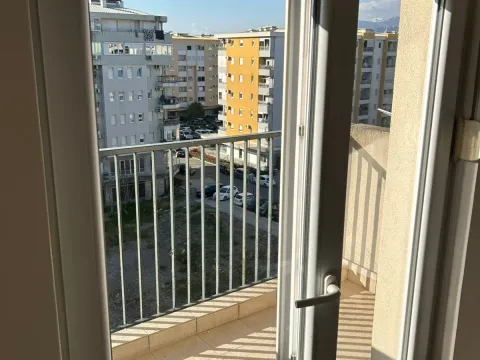 Rent, two bedroom apartment, 65m², Stari Aerodrom, Podgorica - image 14