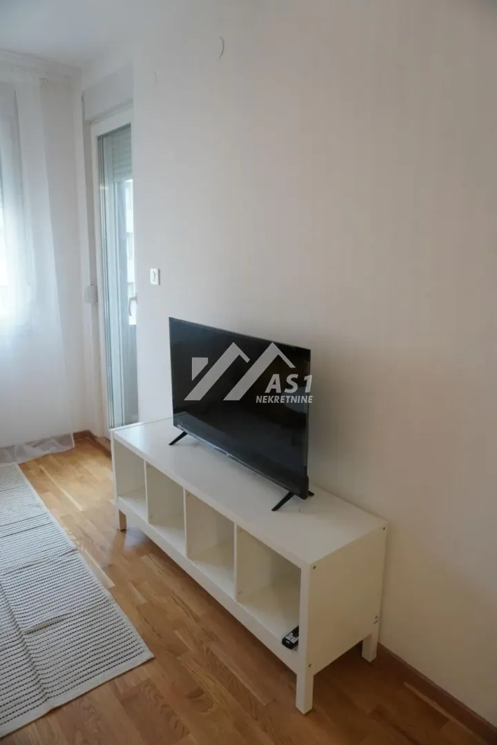 Izdavanje, jednosoban stan, 39m², Avijatičarsko naselje, Novi Sad Sve Podlokacije