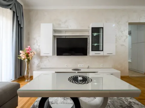 Izdavanje, dvosoban stan, 65m², Stari Aerodrom, Podgorica - image 11