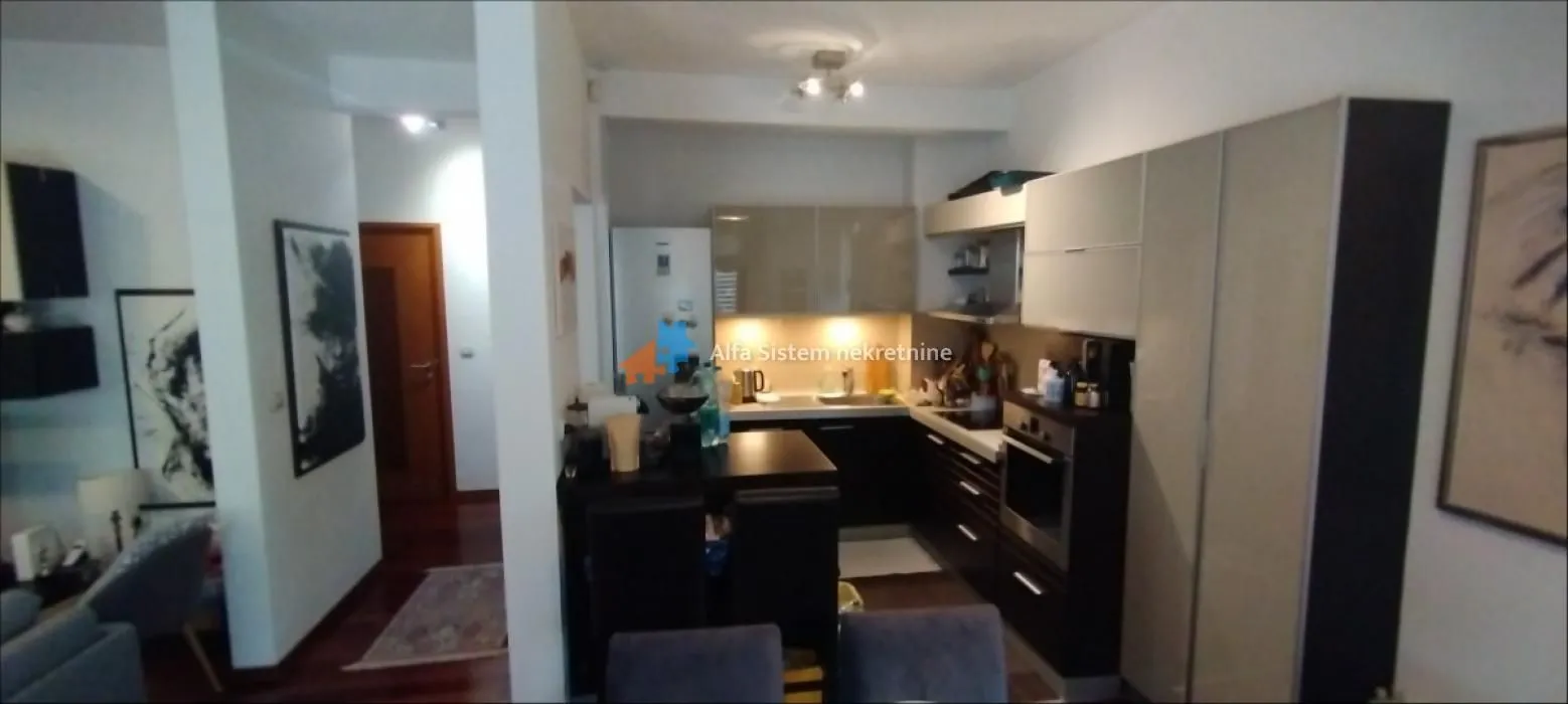 Izdavanje, trosoban stan, 95m², Savski Venac, Beograd