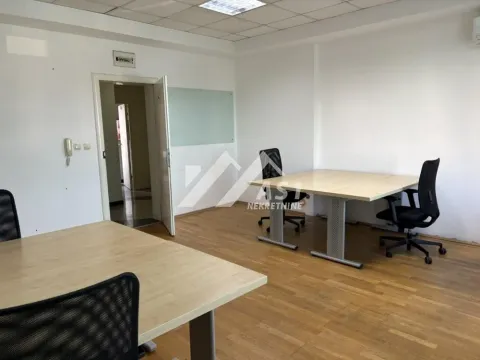 Rent, office space, 30m², Bulevar Oslobodjenja, Novi Sad Sve Podlokacije - image 3