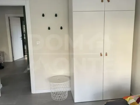 Rent, two bedroom apartment, 70m², Tivat, Crna Gora - image 11