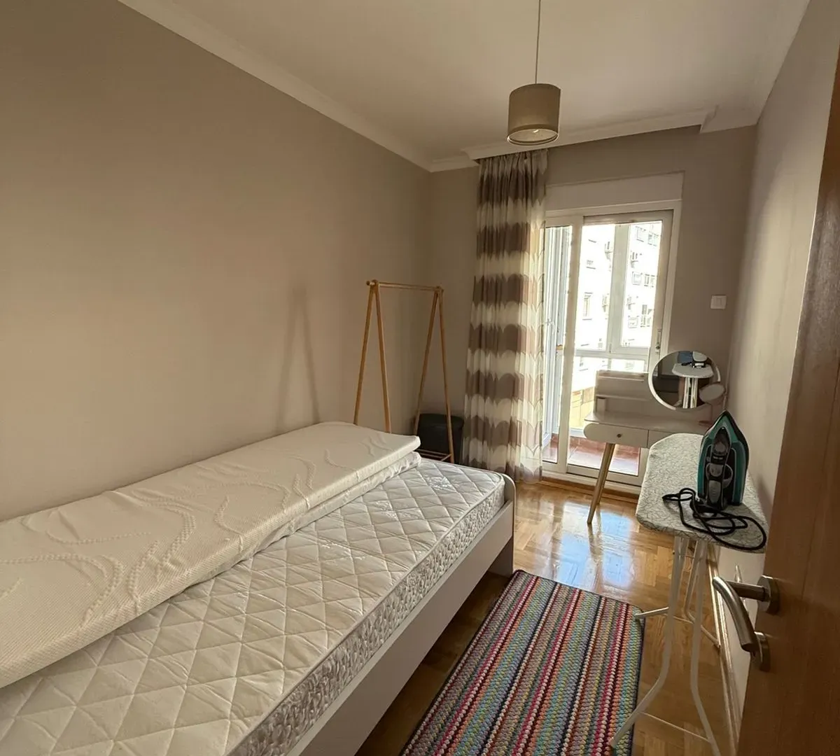 Izdavanje, dvosoban stan, 74m², Blok 9, Podgorica