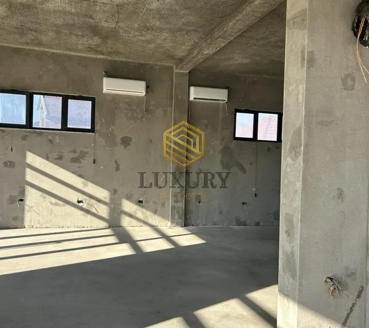 Izdavanje, poslovni prostor, 140m², Tološi, Podgorica