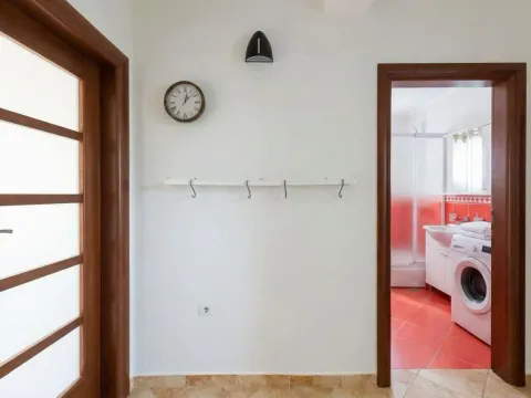 Rent, two bedroom apartment, 60m², Tivat, Crna Gora - image 6