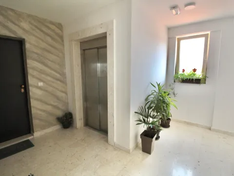 Rent, one bedroom apartment, 55m², Šušanj, Bar - image 10