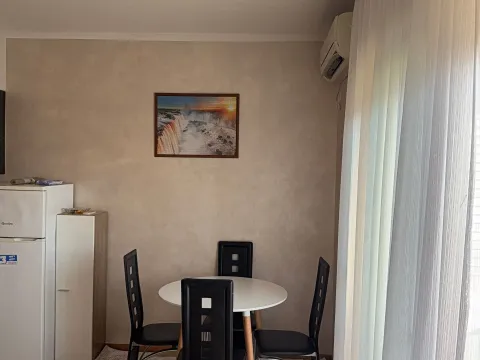 Izdavanje, jednosoban stan, 30m², City Kvart, Podgorica - image 1