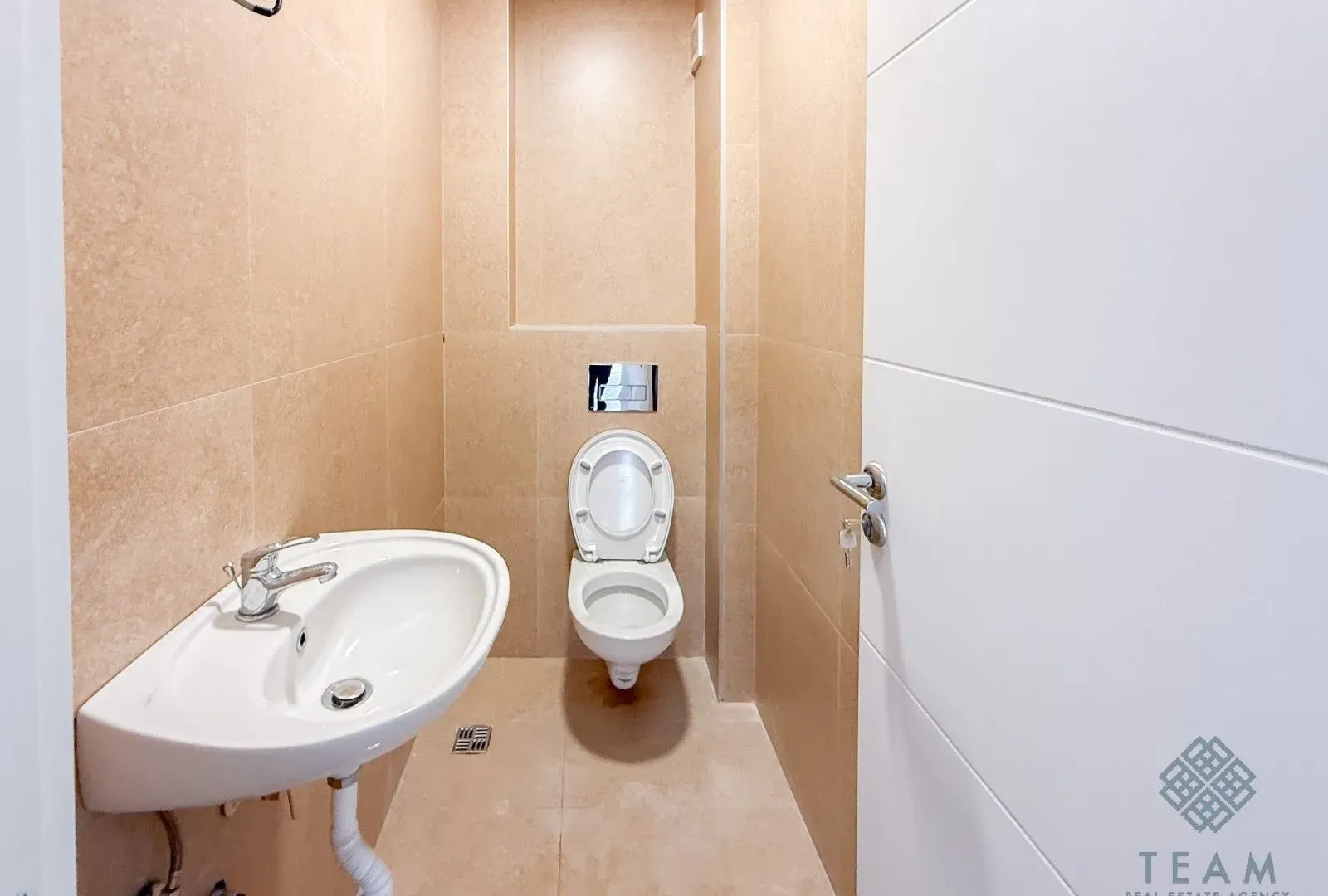 Izdavanje, dvosoban stan, 64m², Tološi, Podgorica